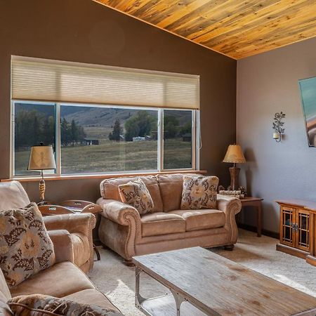 Bison Lodge - Lg Home - 2 Bedrooms - Less Than 5 Miles To Yellowstone North Entrance, Sleeps Up To 8 Gardiner Exterior photo