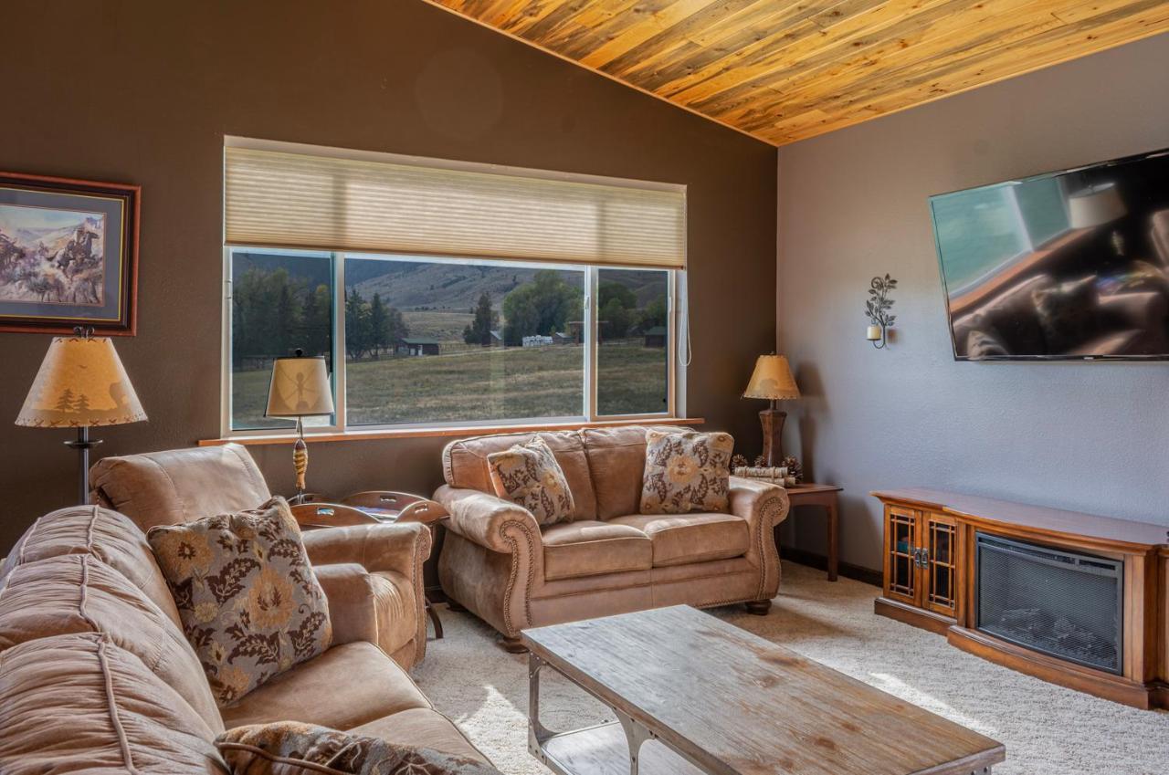 Bison Lodge - Lg Home - 2 Bedrooms - Less Than 5 Miles To Yellowstone North Entrance, Sleeps Up To 8 Gardiner Exterior photo