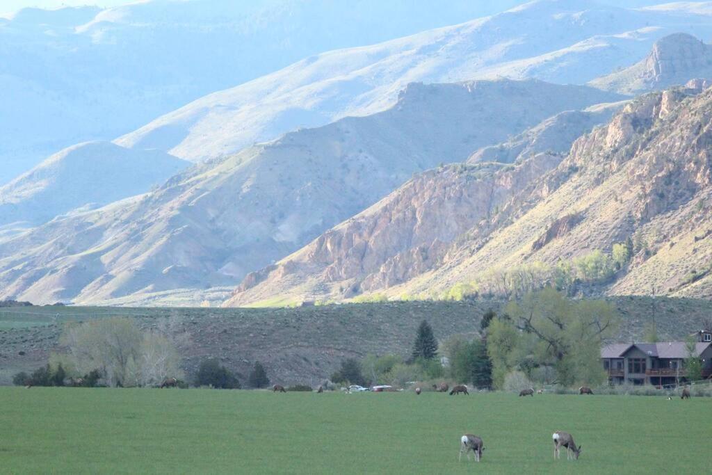 Bison Lodge - Lg Home - 2 Bedrooms - Less Than 5 Miles To Yellowstone North Entrance, Sleeps Up To 8 Gardiner Exterior photo