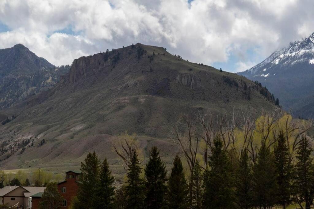 Bison Lodge - Lg Home - 2 Bedrooms - Less Than 5 Miles To Yellowstone North Entrance, Sleeps Up To 8 Gardiner Exterior photo