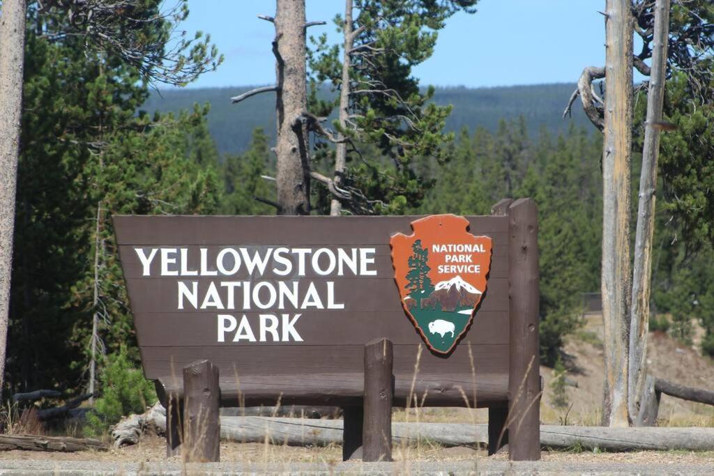 Bison Lodge - Lg Home - 2 Bedrooms - Less Than 5 Miles To Yellowstone North Entrance, Sleeps Up To 8 Gardiner Exterior photo