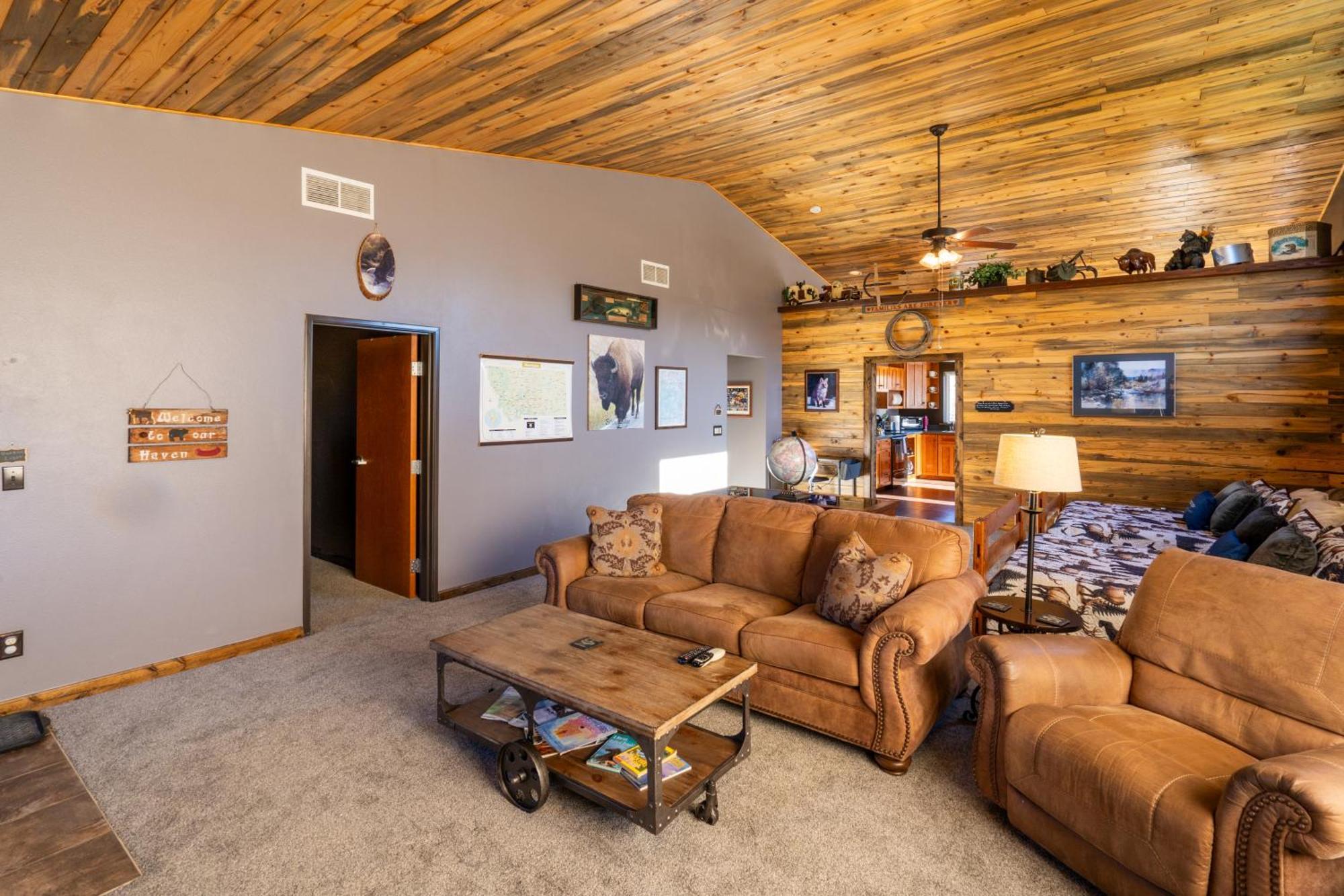Bison Lodge - Lg Home - 2 Bedrooms - Less Than 5 Miles To Yellowstone North Entrance, Sleeps Up To 8 Gardiner Exterior photo