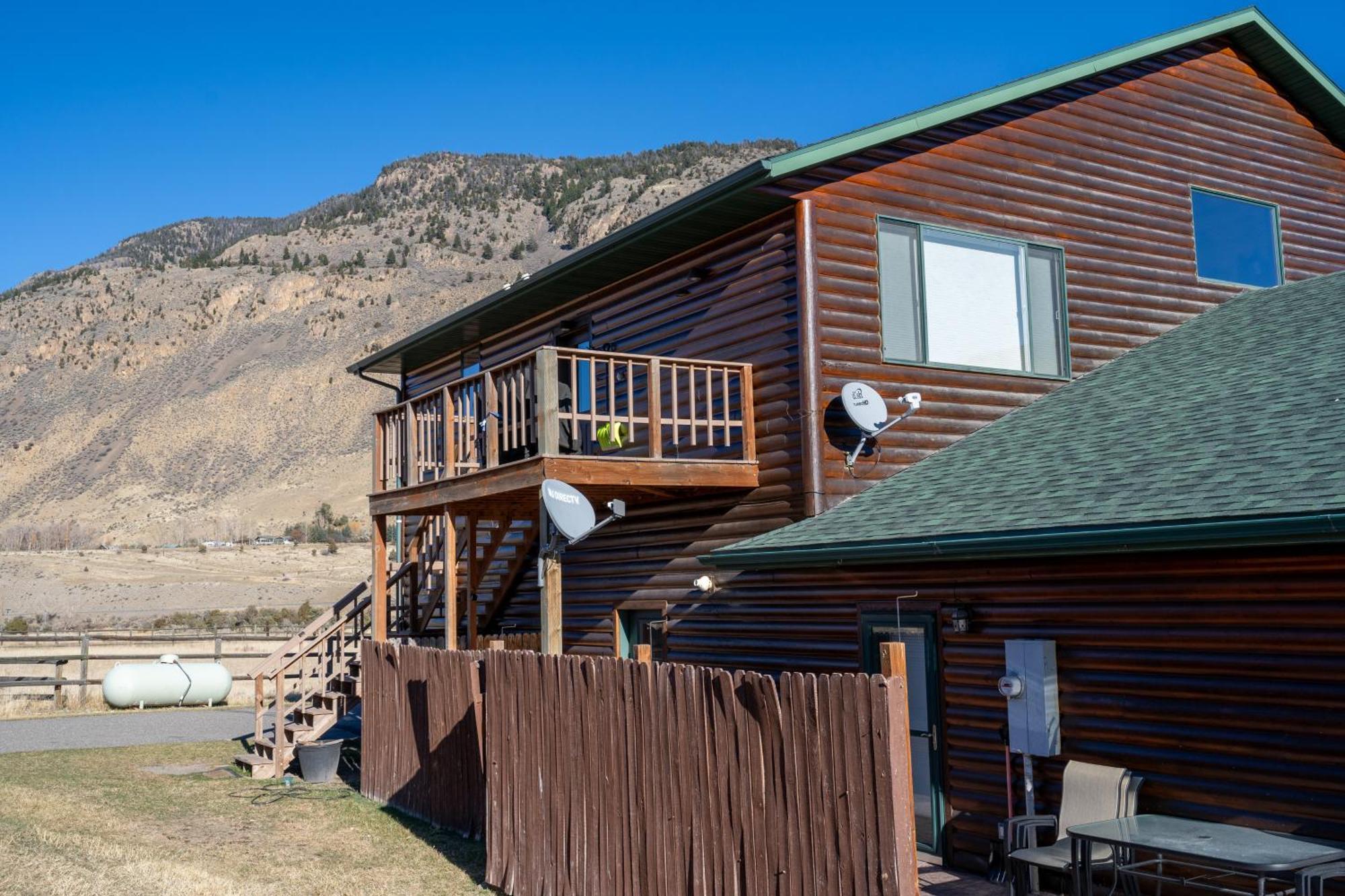 Bison Lodge - Lg Home - 2 Bedrooms - Less Than 5 Miles To Yellowstone North Entrance, Sleeps Up To 8 Gardiner Exterior photo
