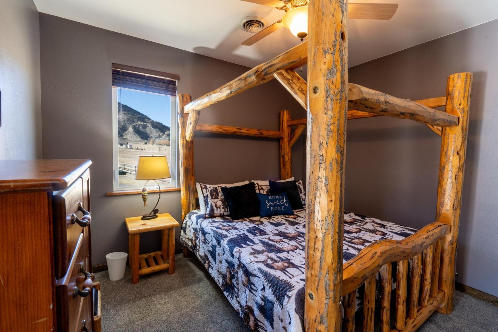 Bison Lodge - Lg Home - 2 Bedrooms - Less Than 5 Miles To Yellowstone North Entrance, Sleeps Up To 8 Gardiner Exterior photo