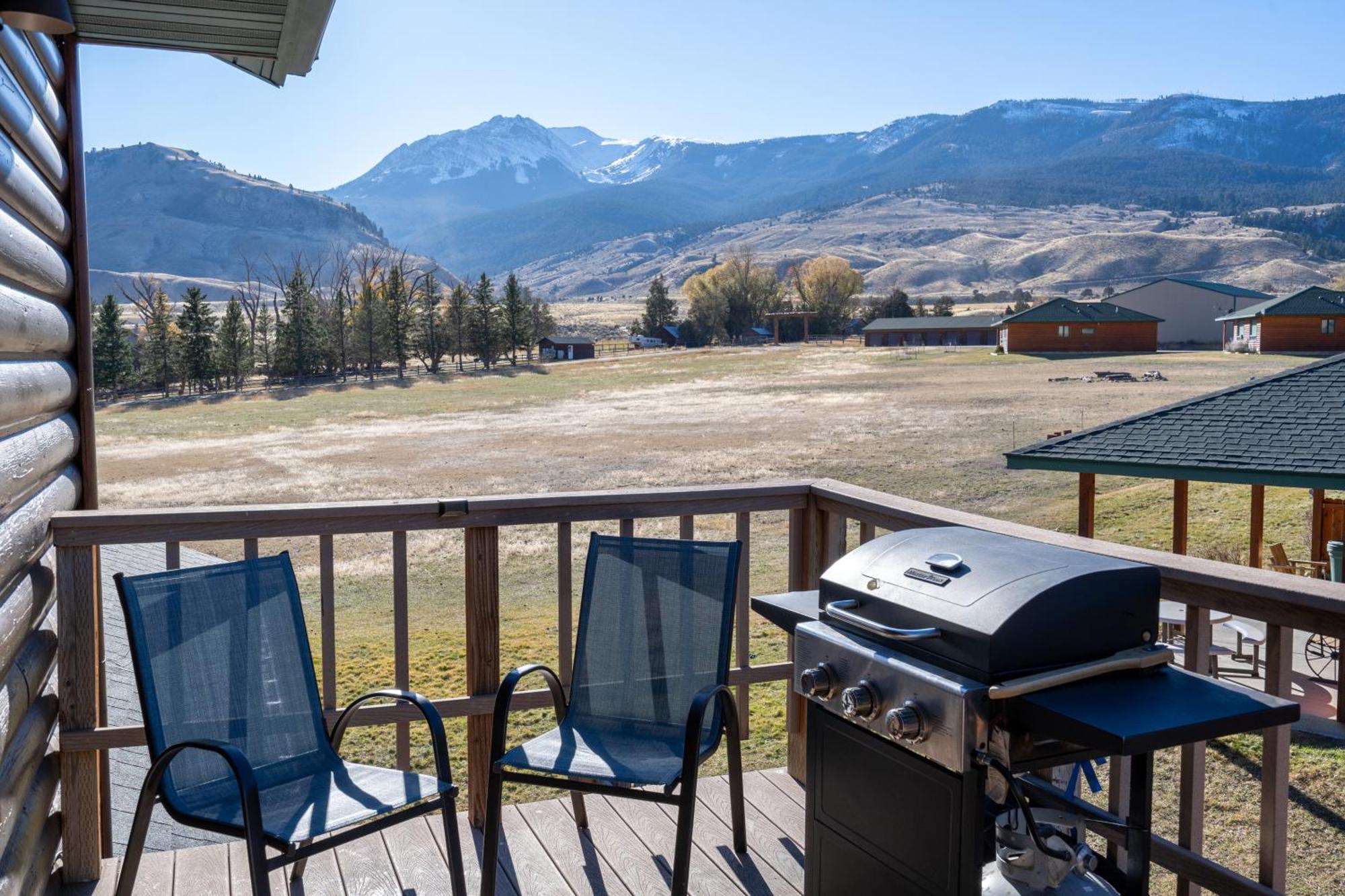 Bison Lodge - Lg Home - 2 Bedrooms - Less Than 5 Miles To Yellowstone North Entrance, Sleeps Up To 8 Gardiner Exterior photo
