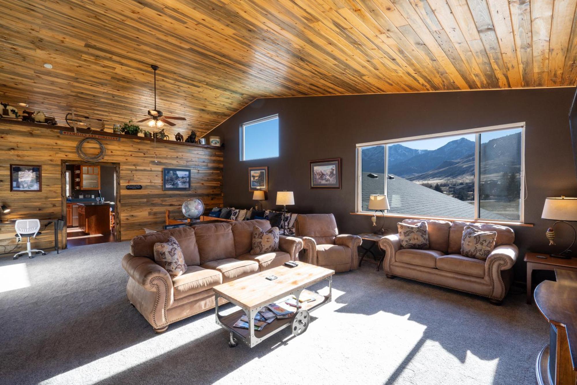 Bison Lodge - Lg Home - 2 Bedrooms - Less Than 5 Miles To Yellowstone North Entrance, Sleeps Up To 8 Gardiner Exterior photo