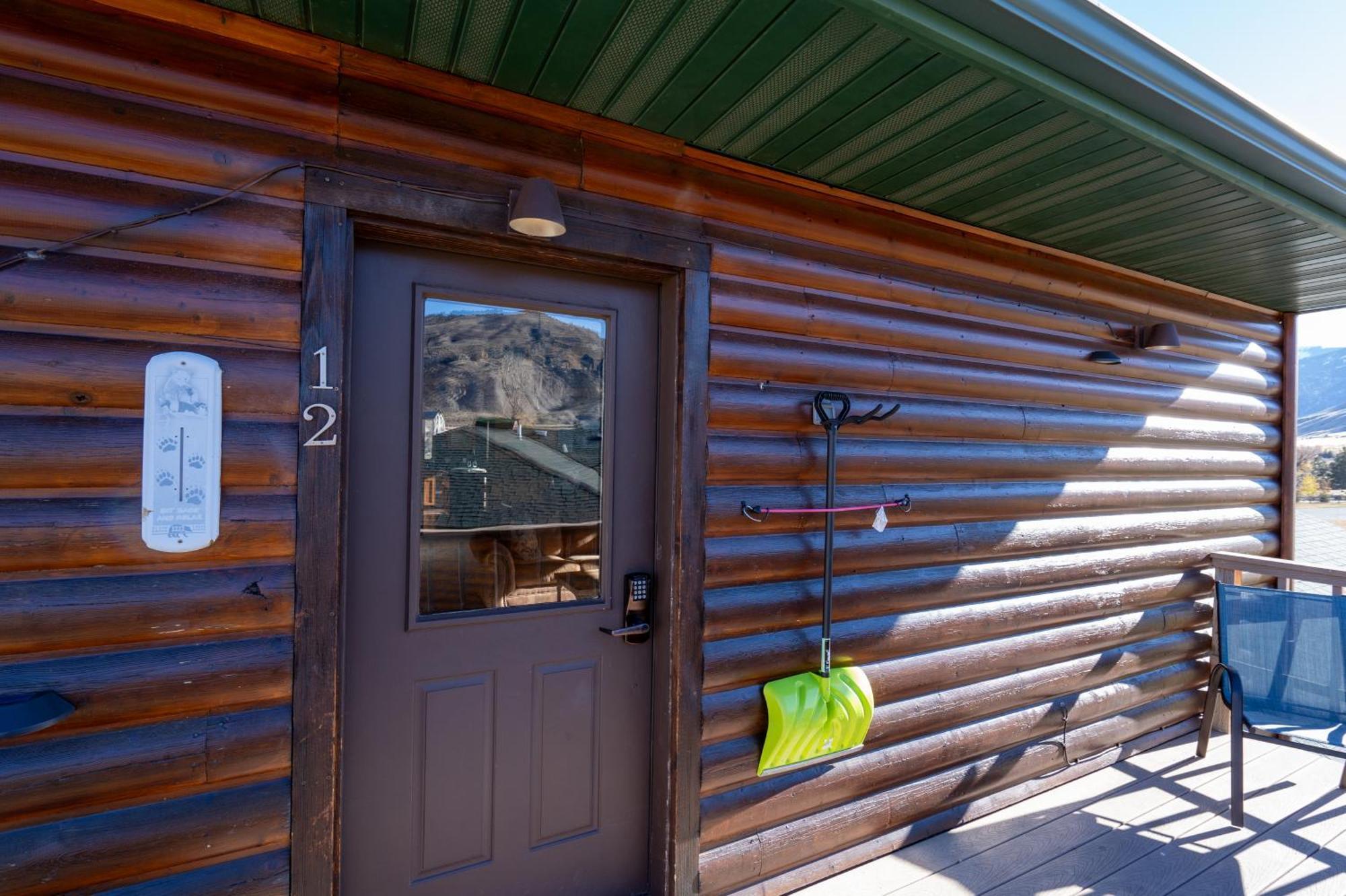 Bison Lodge - Lg Home - 2 Bedrooms - Less Than 5 Miles To Yellowstone North Entrance, Sleeps Up To 8 Gardiner Exterior photo