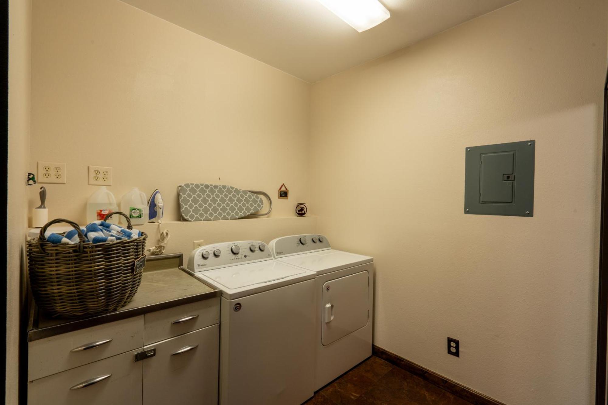 Bison Lodge - Lg Home - 2 Bedrooms - Less Than 5 Miles To Yellowstone North Entrance, Sleeps Up To 8 Gardiner Exterior photo